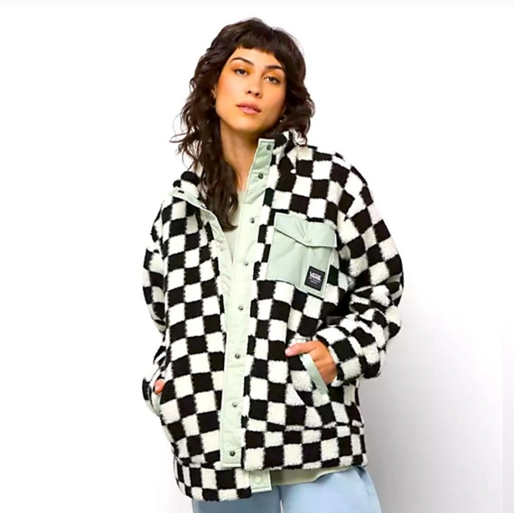 ‼️ISO Vans checkered embers/winterset jacket‼️